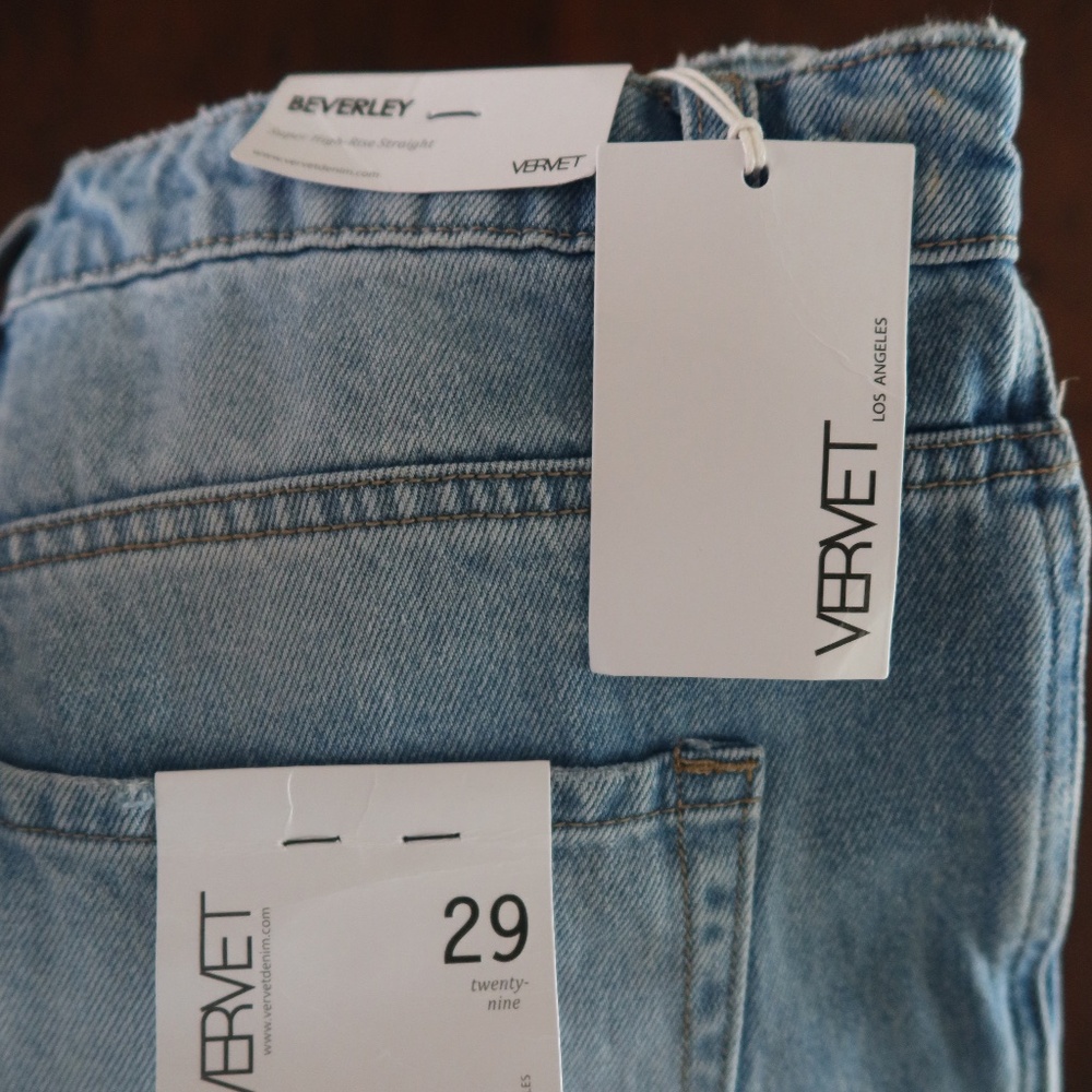 Vervet Light-Wash Distressed Jeans NWT Size 29, High-Rise Edgy Style